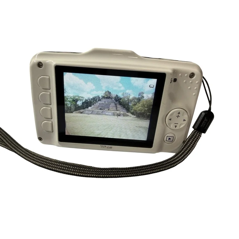 Nikon Coolpix S31 Digital Camera White Waterproof Shockproof 10.1MP 3x Zoom 8GB